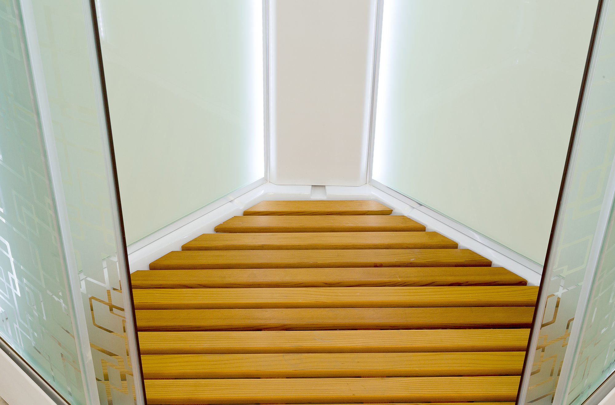 Душевой уголок Gutewetter Slide Rectan GK-863A 110x75 (золото металлик) фото 45 душевой уголок gutewetter slide rectan gk-863a 110x75 (золото металлик) фото 45