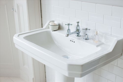 умывальник burlington edwardian b5 3th 61x51 (на 3 отверстия) с пьедесталом regal p9 белый
