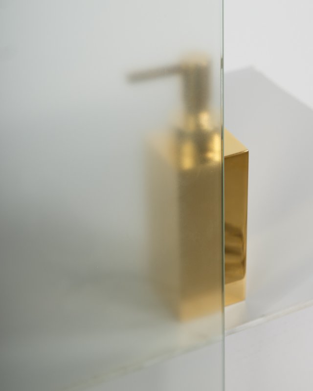 Душевой уголок Gutewetter Slide Square GK-863A 130x110 (золото металлик) фото 9 душевой уголок gutewetter slide square gk-863a 130x110 (золото металлик) фото 9
